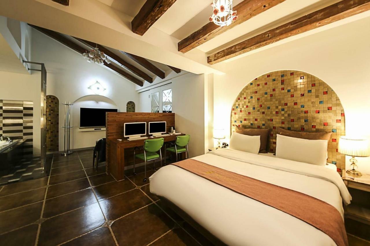 Dubai Hotel Cheongju Bagian luar foto